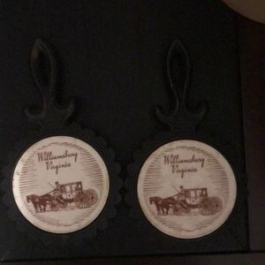 Williamsburg Virginia collectors set of 2 oldies